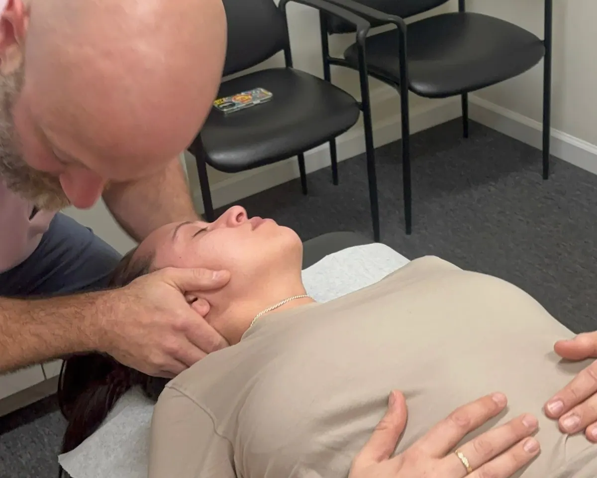 Pinched nerve causes chiropractic treatment
