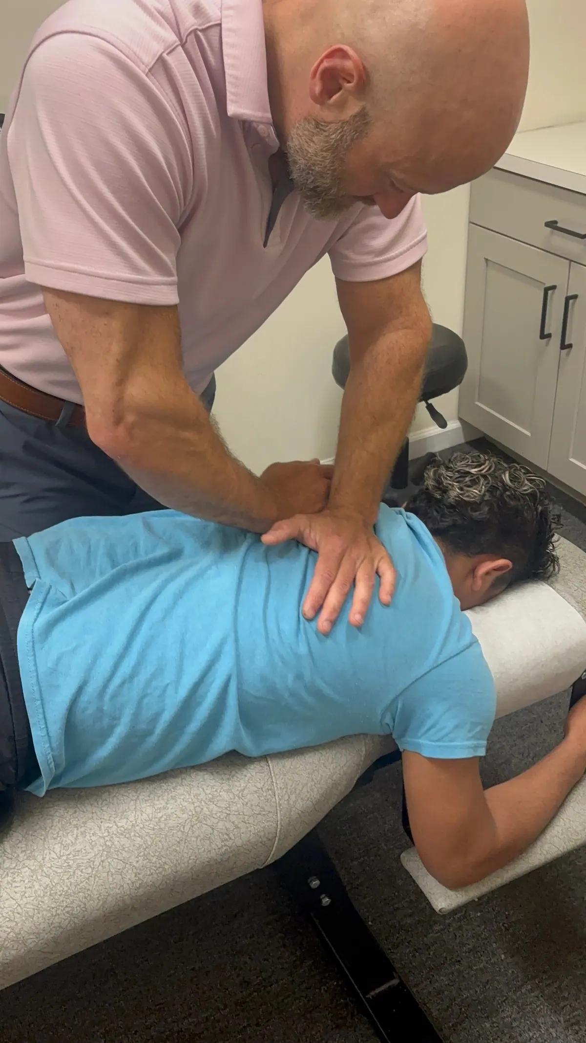 Chiropractic adjustment back pain techniques